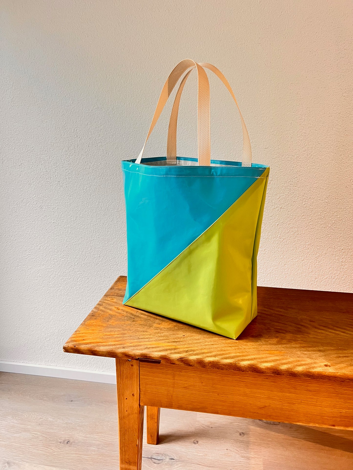 Shopper : Lime Blue Cream