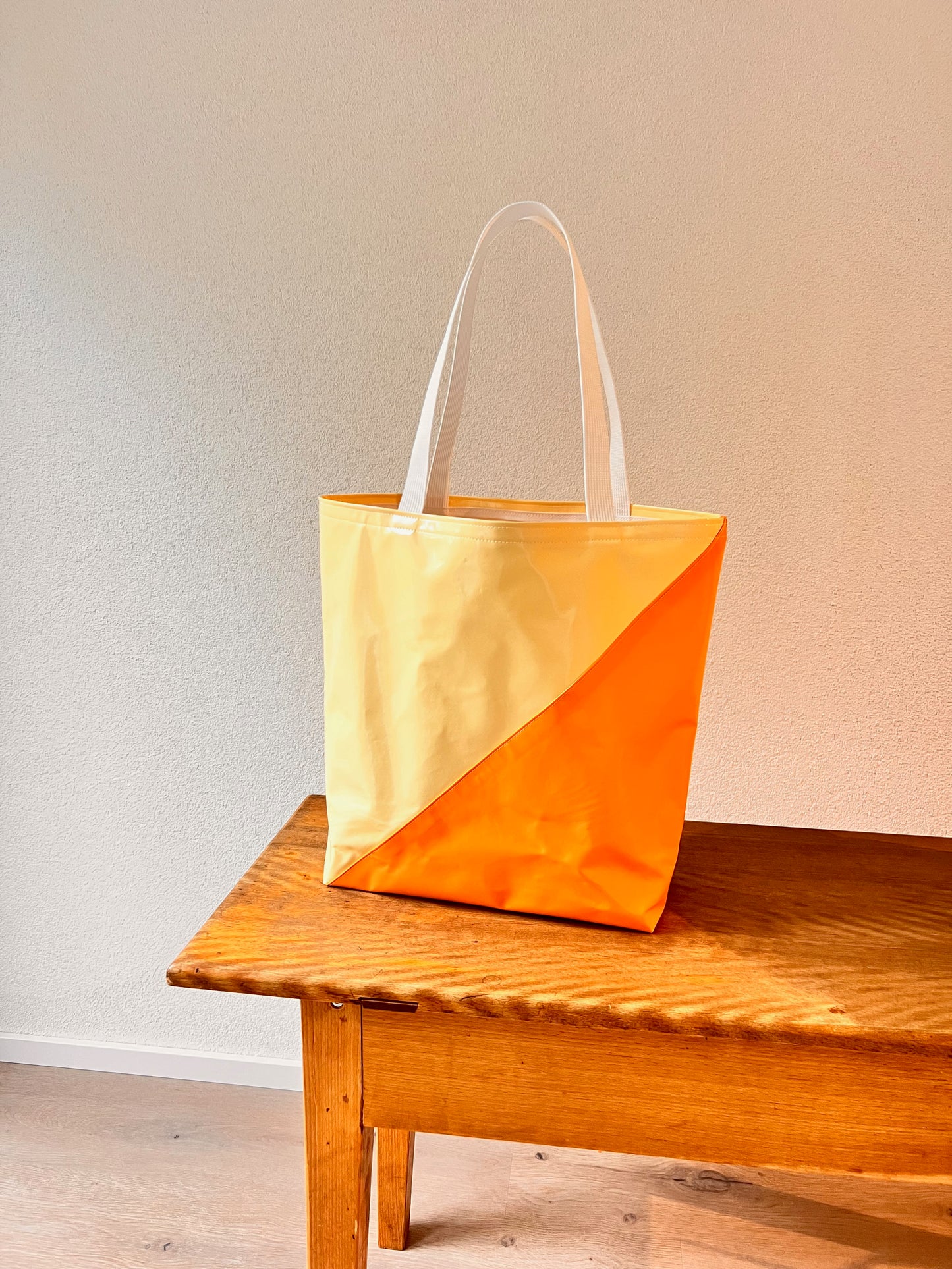 Shopper : Orange Yellow Cream