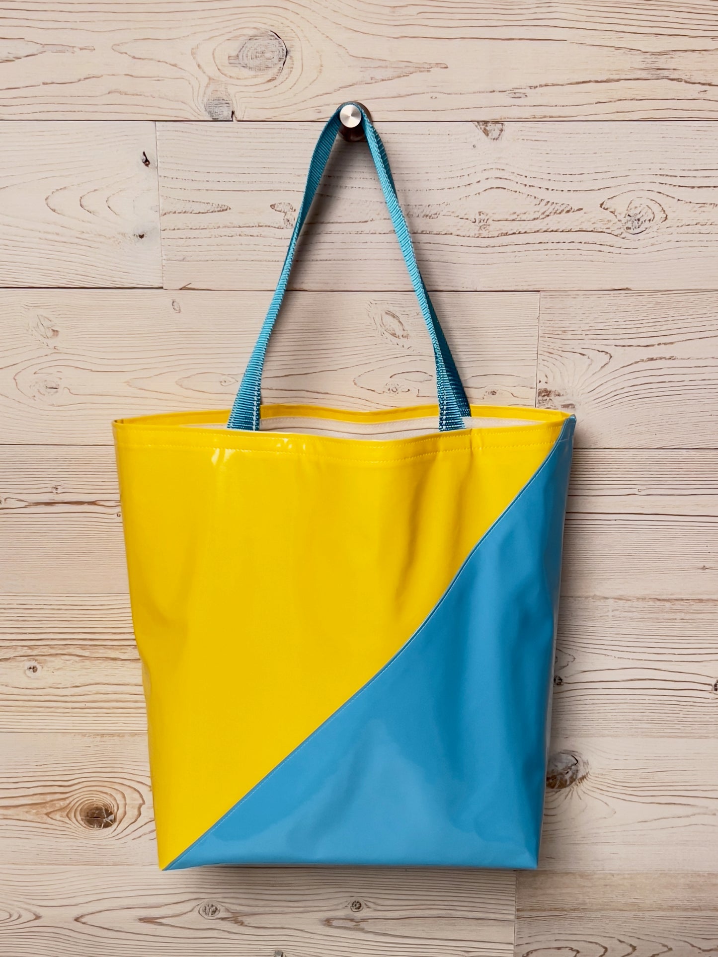 Shopper : Blue Yellow Blue