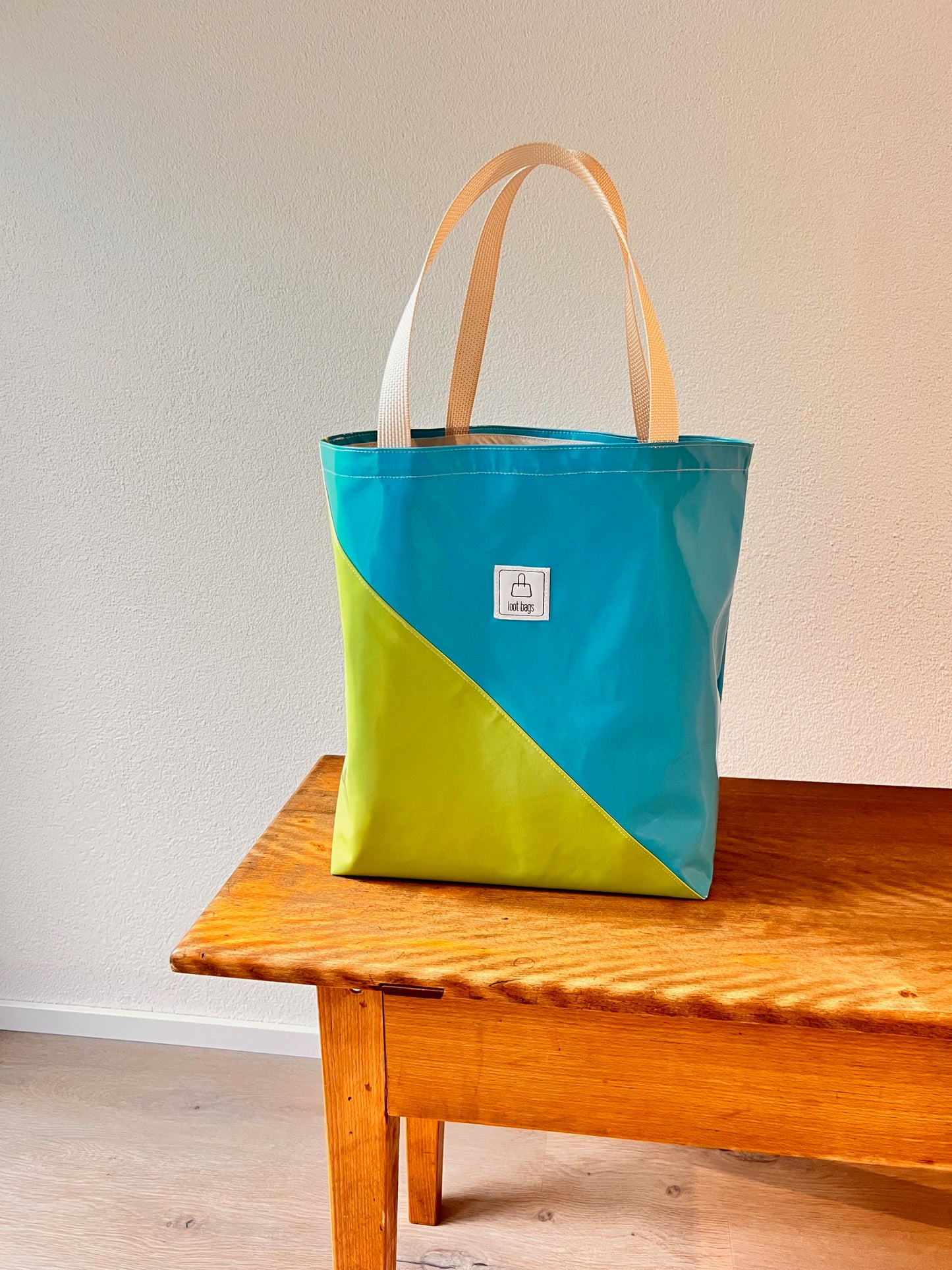 Shopper : Lime Blue Cream